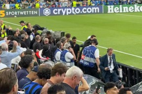 赛地聚焦——法国杯集结日热度飙升，圣安东尼奥马刺队长鼓劲，气氛紧张，临场指挥获称赞的简单介绍