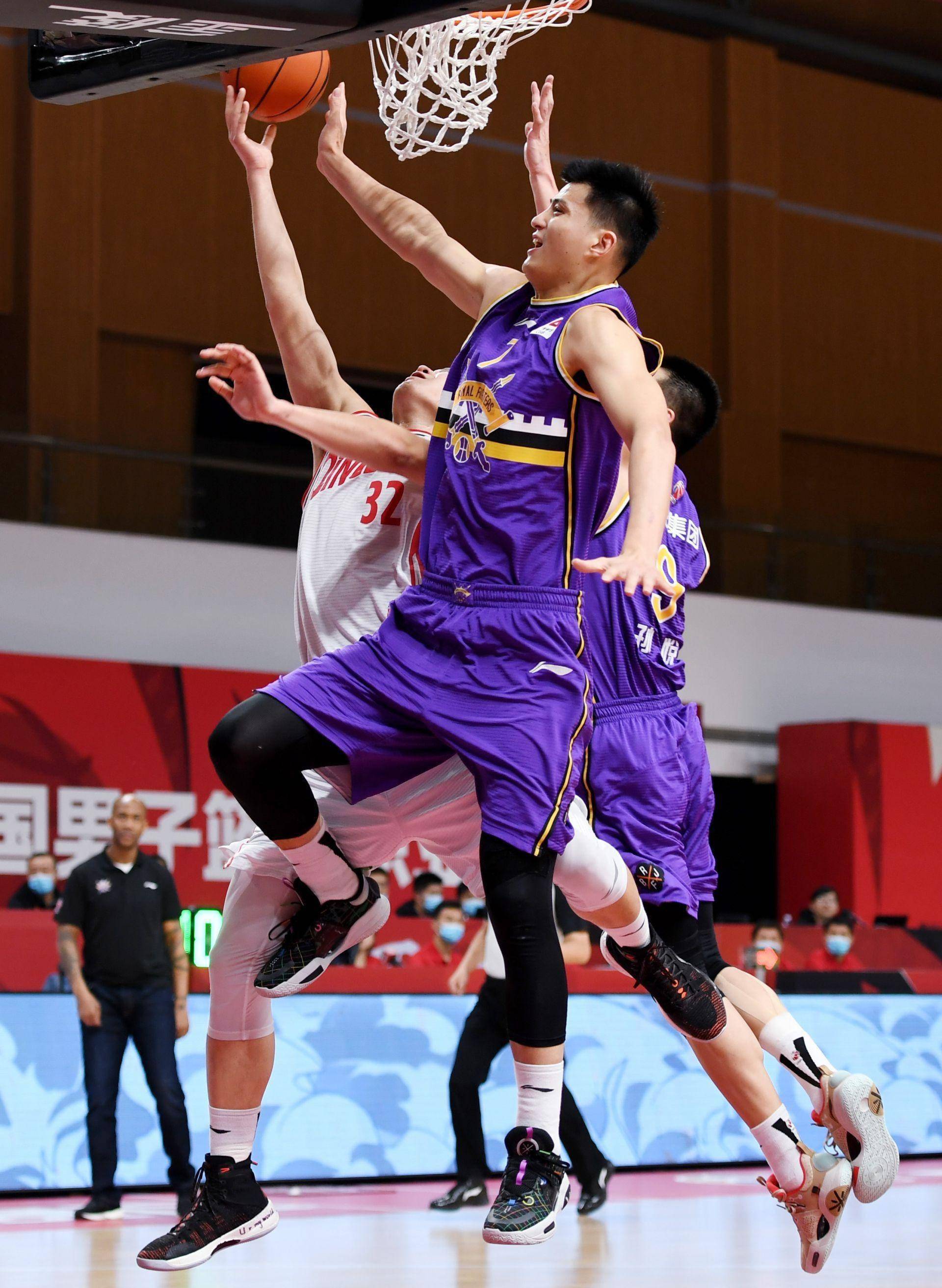 关于赛地聚焦——CBA常规赛今晚热度飙升；明尼苏达森林狼遗憾出局；更衣室稳定；赛程密集仍需轮换的信息