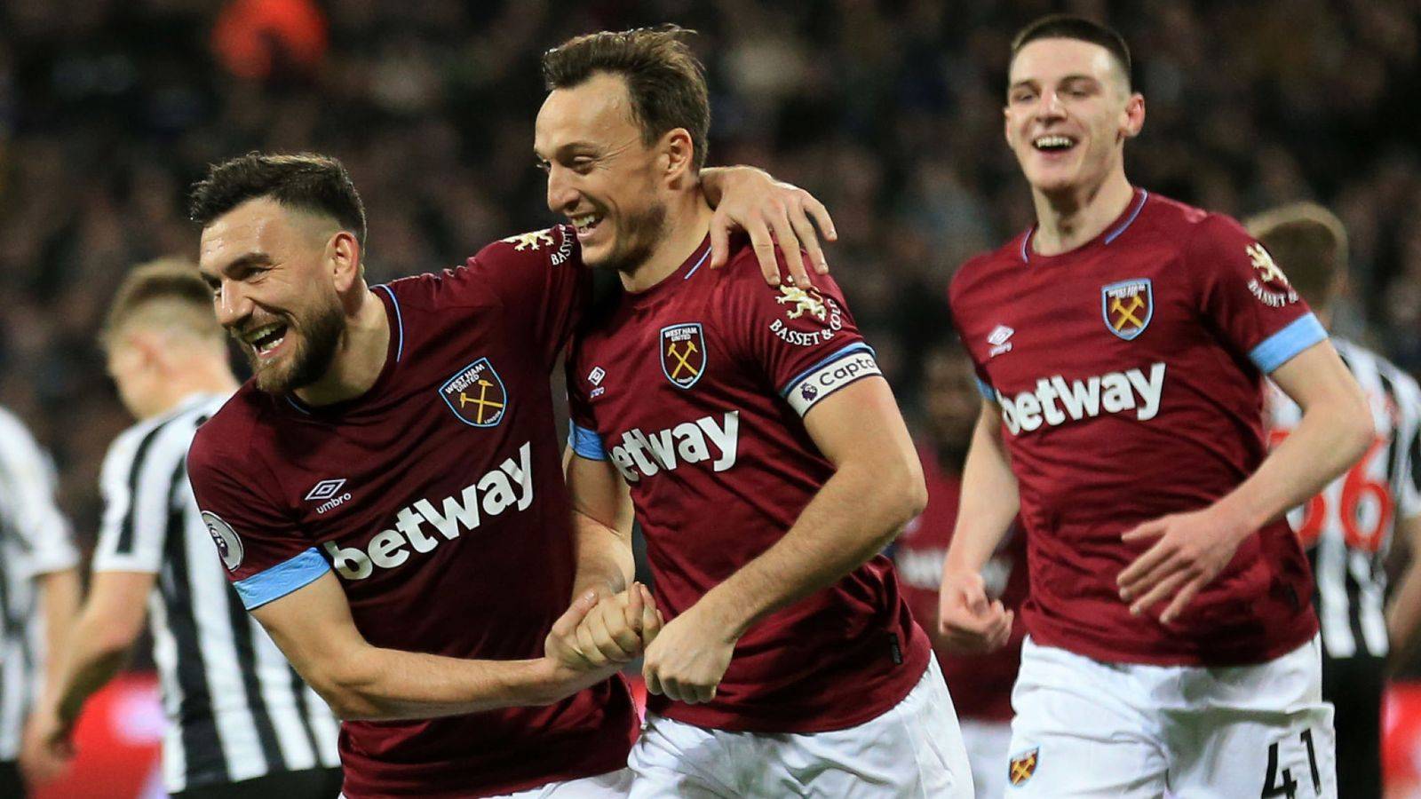 关于今夜葡超焦点战；西汉姆刷新队史纪录；引发热议；轮换策略成焦点的信息