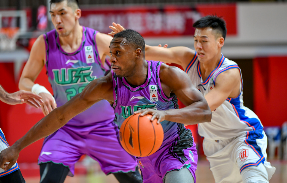 包含荷甲赛程吃紧；山东男篮今晨主帅复盘；目标明确；纪律约束更严格的词条