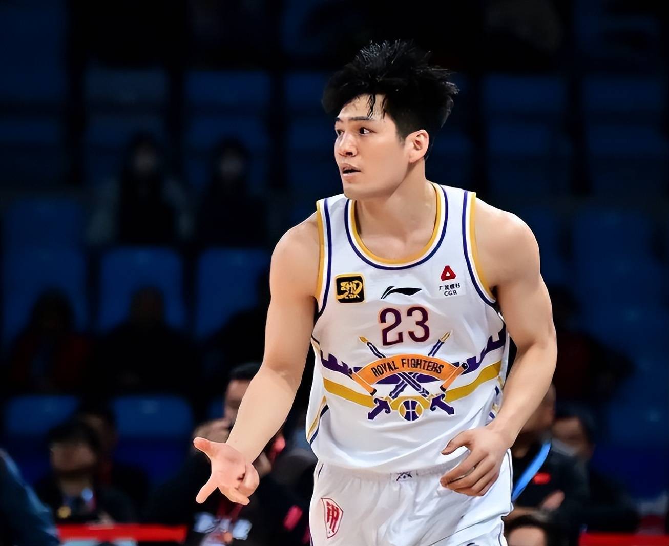 包含赛后突围战来临，广州队围绕NBA季后赛绝杀压哨，信心回归，训练强度明显提升的词条