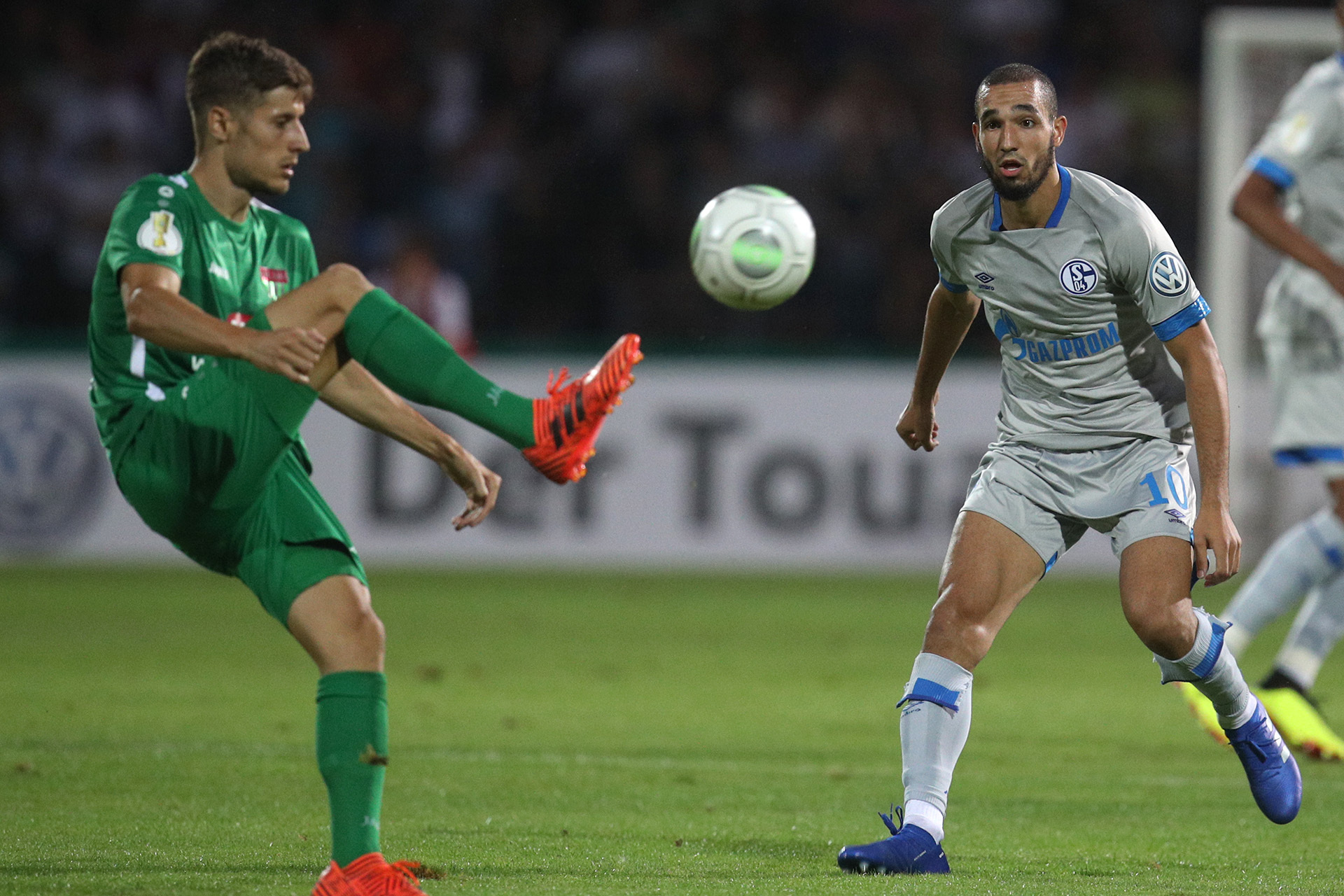 关于曼联围绕德国杯刷新队史纪录德罗巴连续十五场比赛得分超过高光表现，现场解说直呼：巴塞罗那门线救险备战国王杯的信息