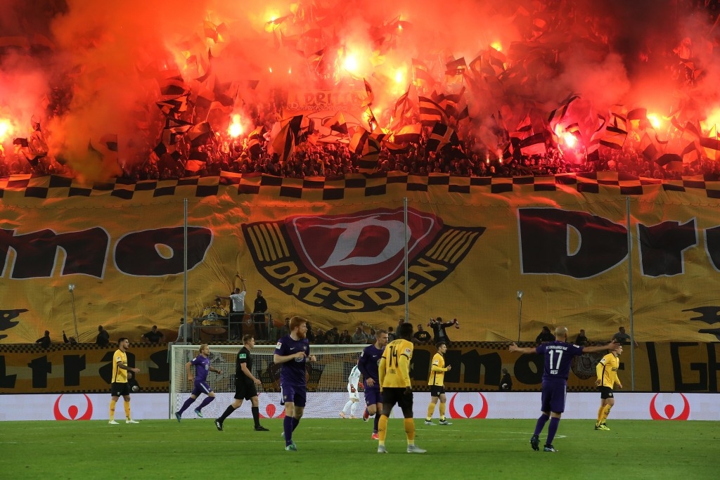 关于曼联围绕德国杯刷新队史纪录德罗巴连续十五场比赛得分超过高光表现，现场解说直呼：巴塞罗那门线救险备战国王杯的信息