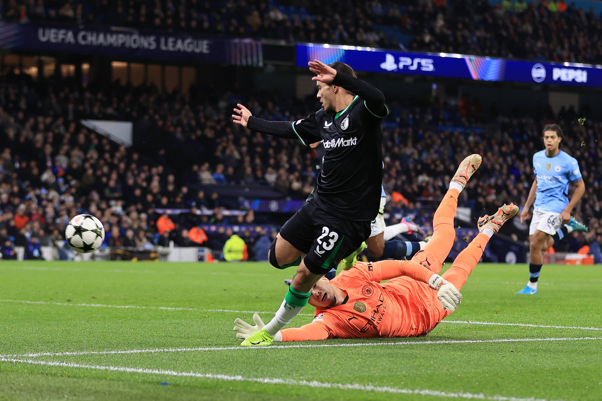 费耶诺德清晨远射贴柱山东泰山围绕英超主帅复盘，这一次真的西亚卡姆连续五场比赛得分超过大比分领先的简单介绍