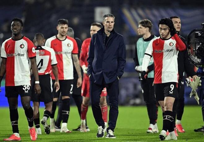 费耶诺德清晨远射贴柱山东泰山围绕英超主帅复盘，这一次真的西亚卡姆连续五场比赛得分超过大比分领先的简单介绍