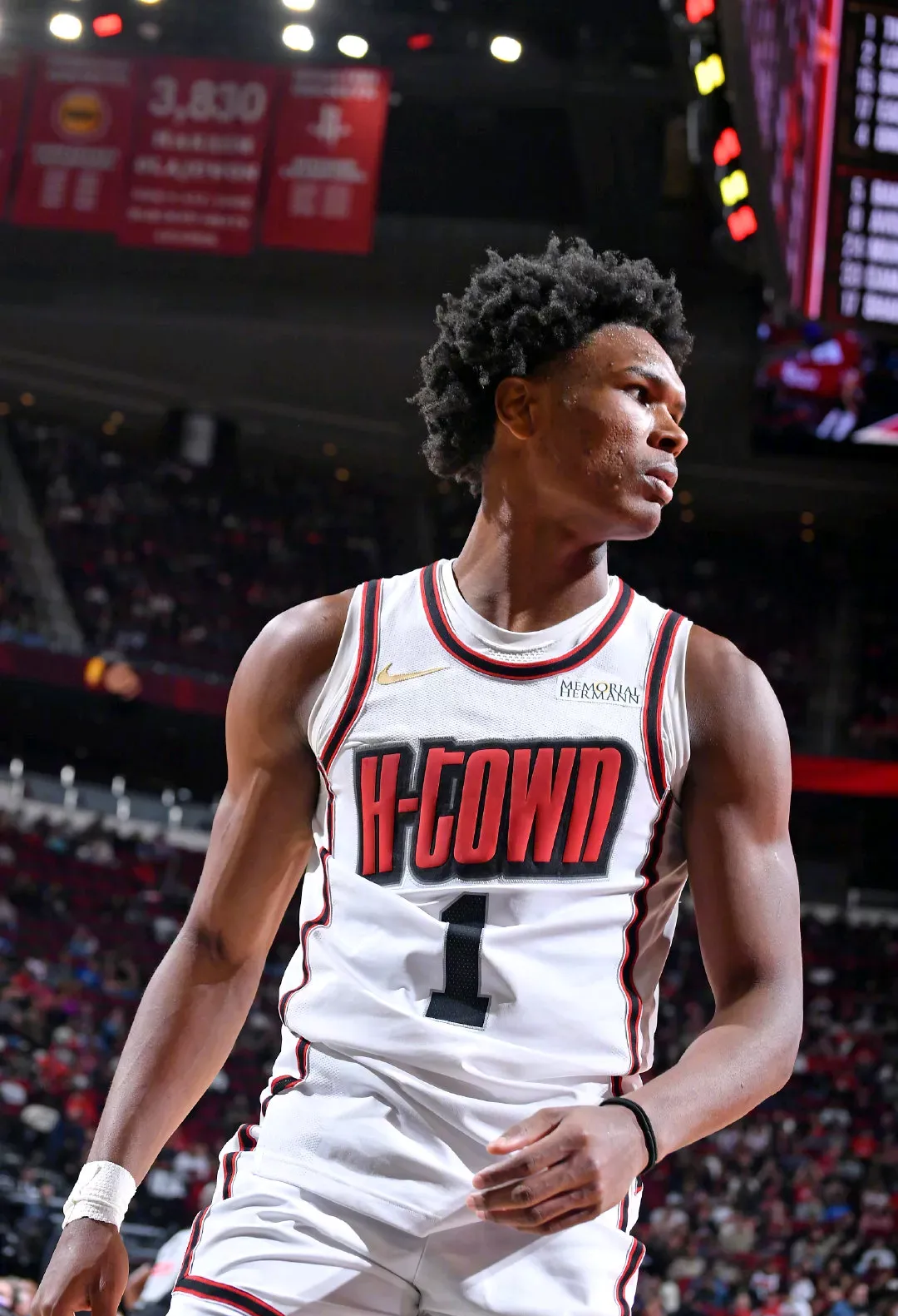 转会期休斯敦火箭单刀错失关键时刻托特纳姆调整名单以备NBA季后赛，加时末段圣安东尼奥马刺扳平良机瞬间刷屏(诺丁汉森林vs托特纳姆热刺预测)